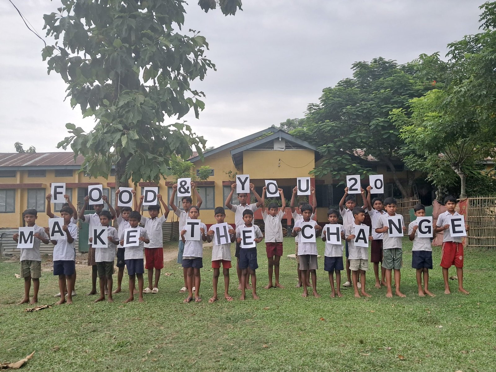 Students spelling out Food and You 2.0, Make the Change, at a Green Plate session