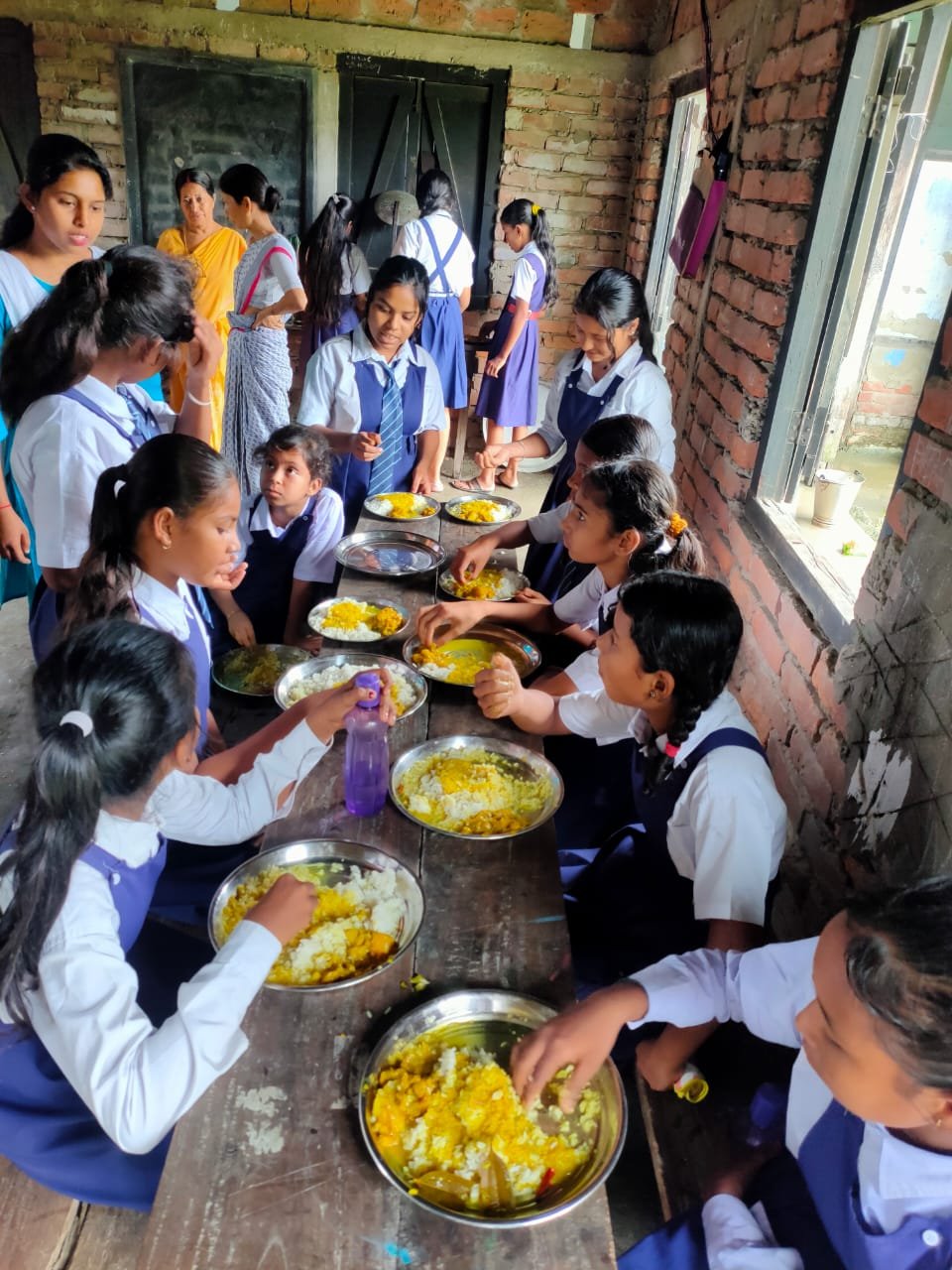 Students sharing a sustainable school meal under the Green Plate Initiative, Assam